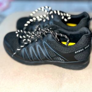 Brazos steel toe work shoes size 6 women’s
